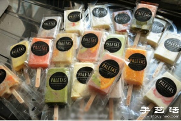 Popsicles made from fresh fruits at the Japanese PALETAS store