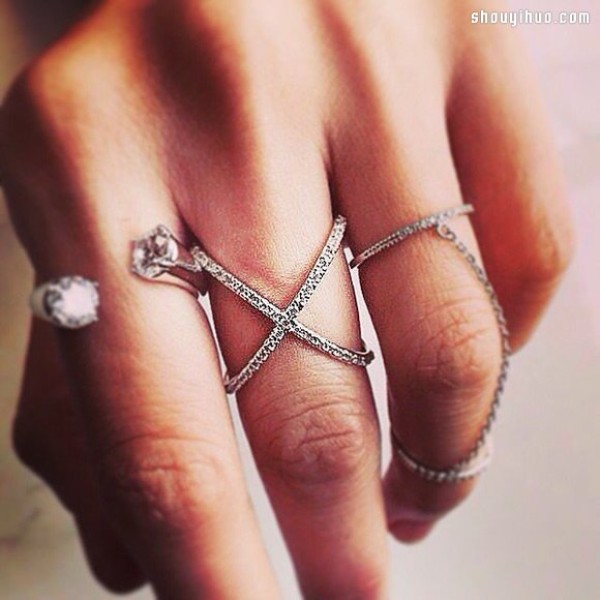 13 ways to wear rings to make you a fashion jewelry expert