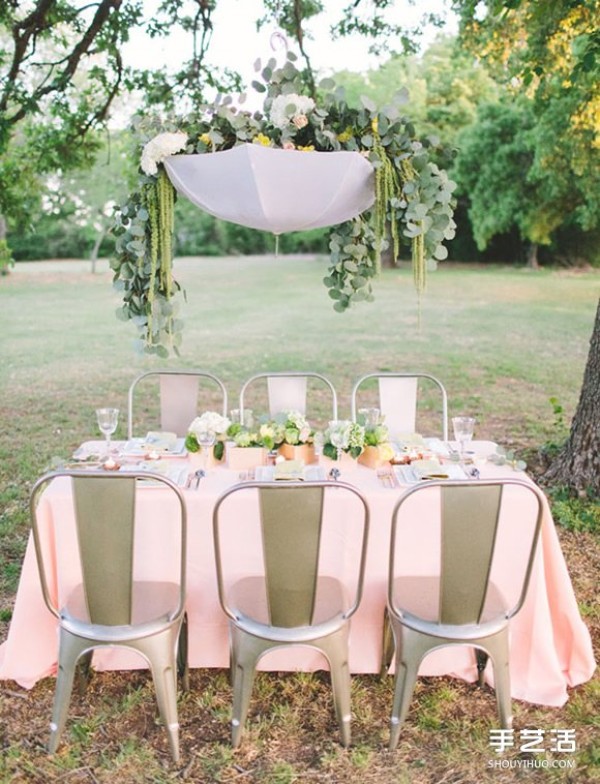 Unique theme wedding layouts: Umbrellas can make weddings so beautiful