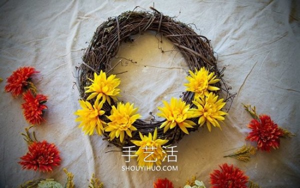 Tutorial on how to make a hand-made autumn fake flower garland with rattan