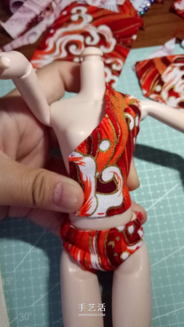 Chou Chou will show you how to make beautiful doll clothes by hand