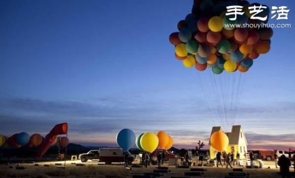 300 helium-filled weather balloons DIY realistic version of "Flying House"