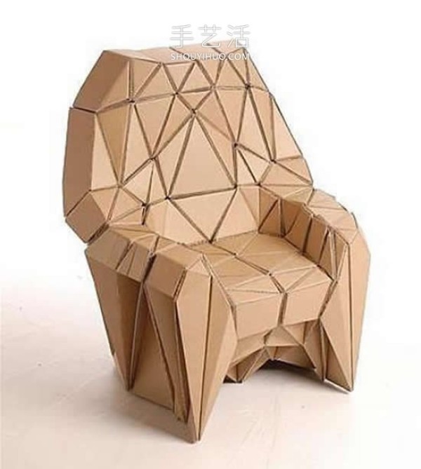 Tutorial on how to use cardboard waste to make a chair by hand