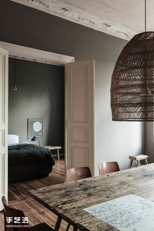 The Romantic Renovation of an Old Apartment in Berlin in the 19th Century by the Germans