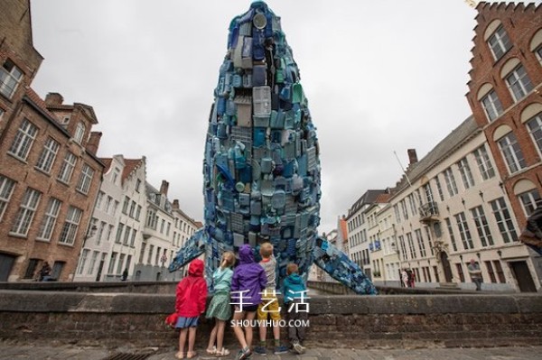 Its so sad that 5 tons of ocean garbage creates a giant whale sculpture