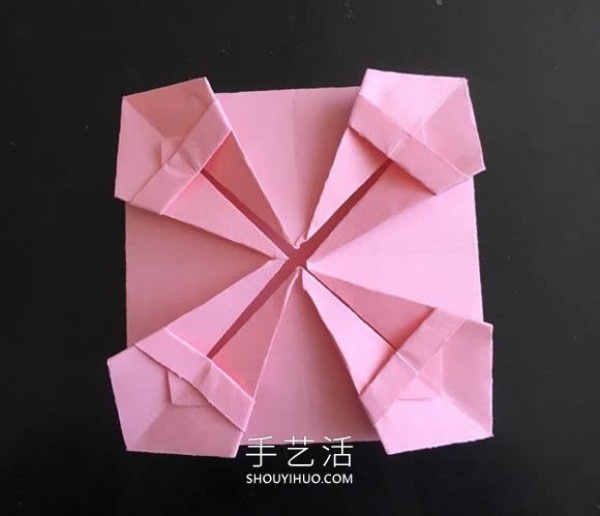 A simple tutorial on the origami method of a small flower basket