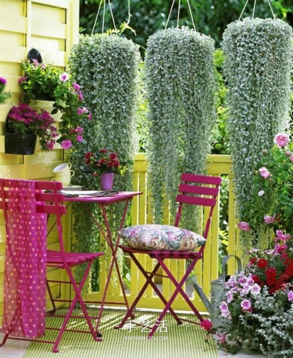 Pictures of flowers on a small balcony, beautiful and space-saving! 