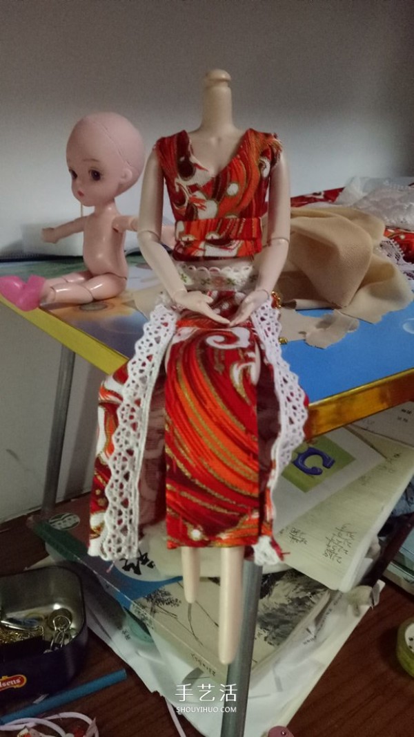 Chou Chou will show you how to make beautiful doll clothes by hand