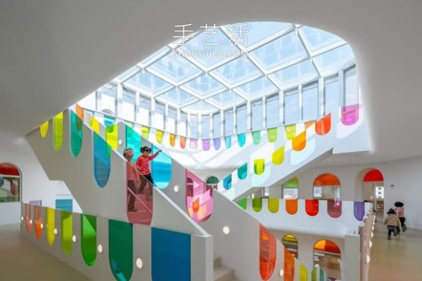 Rainbow glass turns this kindergarten into a colorful kaleidoscope