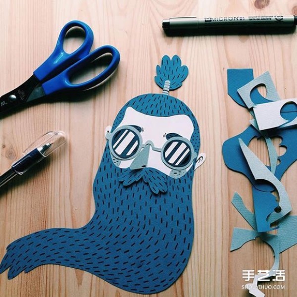 Warm two-dimensional paper-cut art work, feel the love between family members