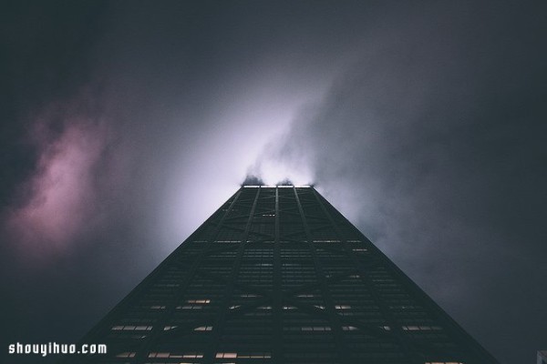 The citys beautiful sigh, the windy city of Chicago shrouded in fog