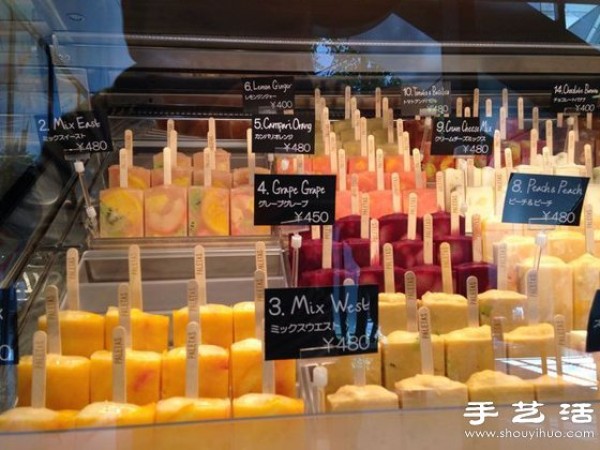 Popsicles made from fresh fruits at the Japanese PALETAS store