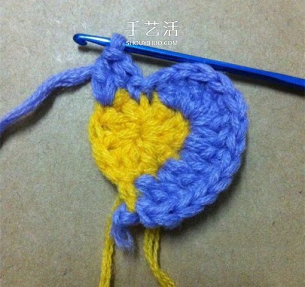 Looks like a cream peach! Cute heart-shaped crochet illustration