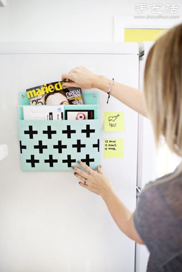 Using the principles of refrigerator magnets to DIY handmade magazine racks