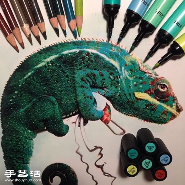 Using an ordinary paintbrush to hand-draw lifelike animal paintings