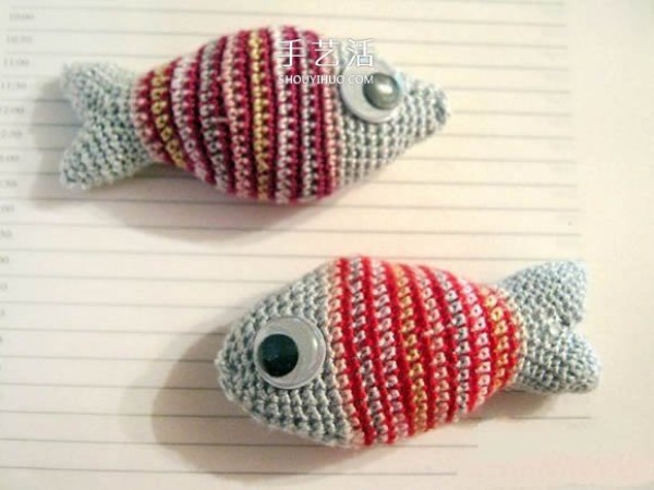 Every year there will be more than one happy year! Step by step diagram of crocheting cute little fish