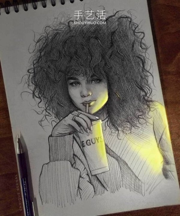 Creative pencil drawing DIY that looks like its illuminated by fluorescent lights