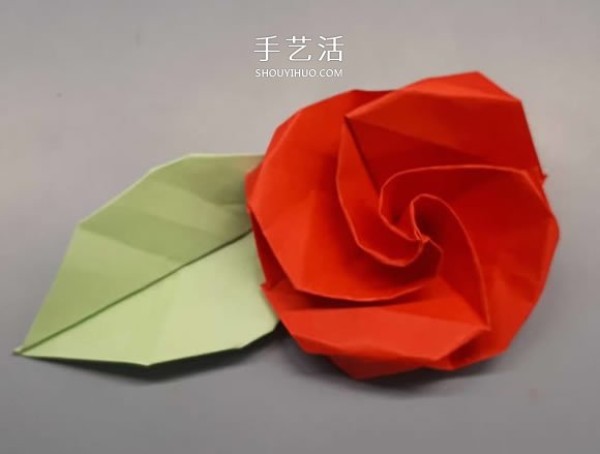 Illustrated tutorial on the origami method of a simple paper rose