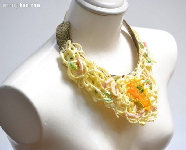 Love food so much? Food necklaces make you inseparable from food! 