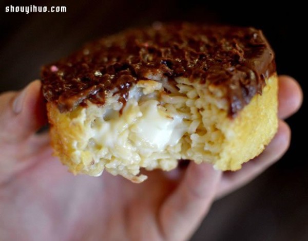 A creative way to make ramen donuts that subverts your imagination