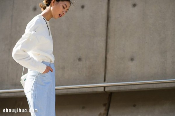 Fashion with bold and colorful contrasting colors 2015 Seoul Fashion Week street photography