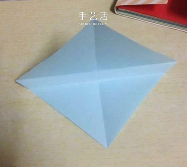 Illustration of a simple method for children to make origami penguins