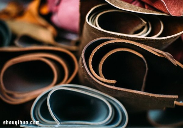 It was a carpenter who created a brand of handmade leather bags