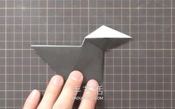 Video tutorial on folding origami crow with moving mouth