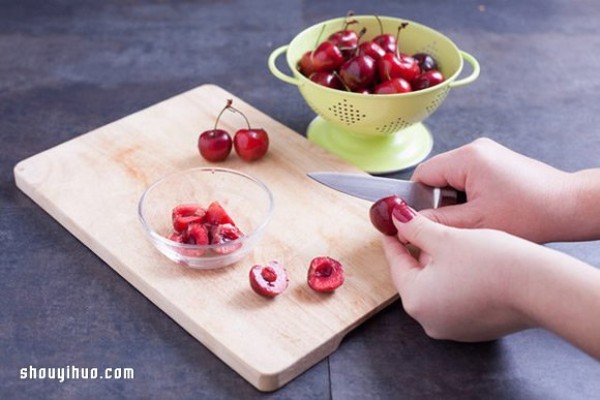 A lazy person must learn: a simple and convenient way to remove cherry seeds