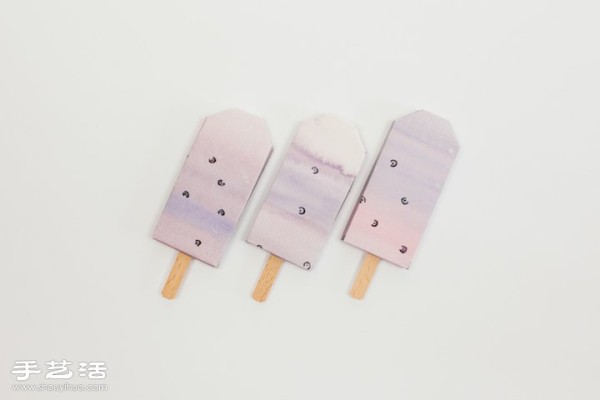 A delicious feast for taste buds and vision, a DIY recipe for cool popsicles