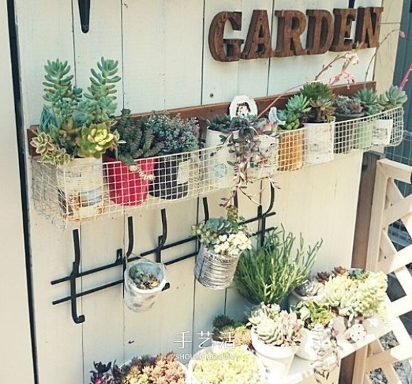 Pictures of flowers on a small balcony, beautiful and space-saving! 