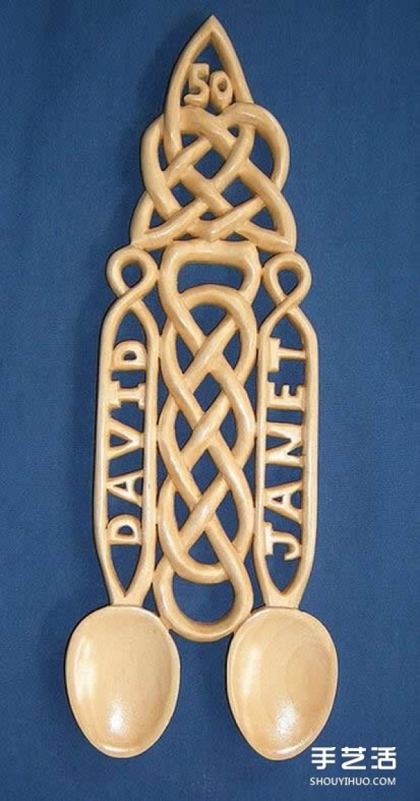 The carving works of "Love" spoon wood carving artist Adam King