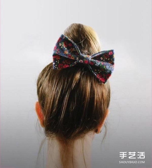 The combination of small and romantic bow hair accessories will induce your girlish heart