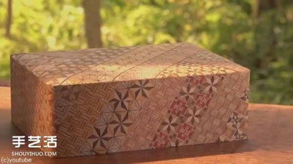 Legendary craft "Yoseki joinery": wood blocks are joined with patterns and then shaved into thin paper Paper