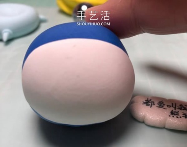 Illustration of how to make a sleeping Doraemon by hand using ultra-light clay