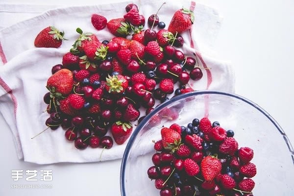 Beautiful and festive Christmas wreath DIY, the perfect snack for holiday banquets