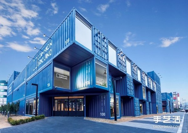 A high-end shopping mall transformed by stacking iron containers