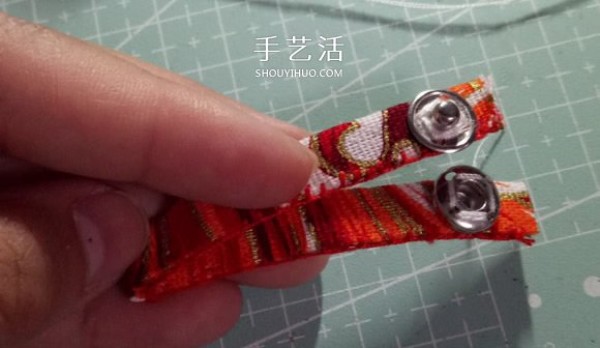 Chou Chou will show you how to make beautiful doll clothes by hand