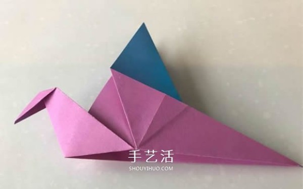 Simple and fun! Illustration of the manual origami method of the moving flapping bird