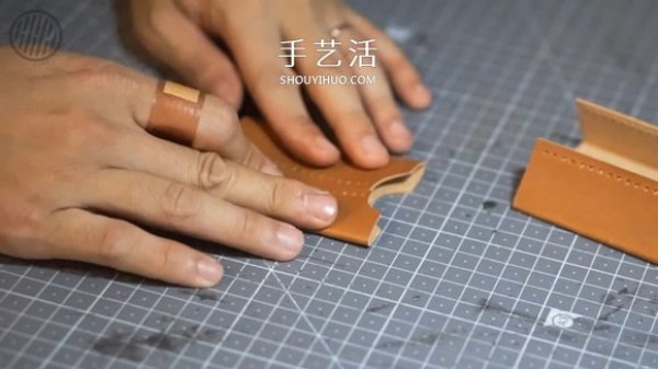 Detailed steps for making a homemade mens bi-fold leather wallet