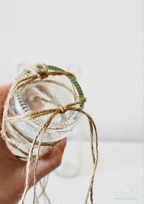 How to make DIY hanging vases using hemp rope and glass bottles