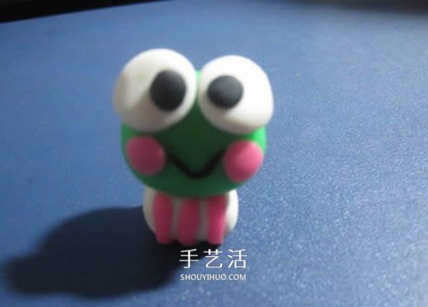 Illustrations of how to make a cute bean-cake frog using plasticine and making a small frog