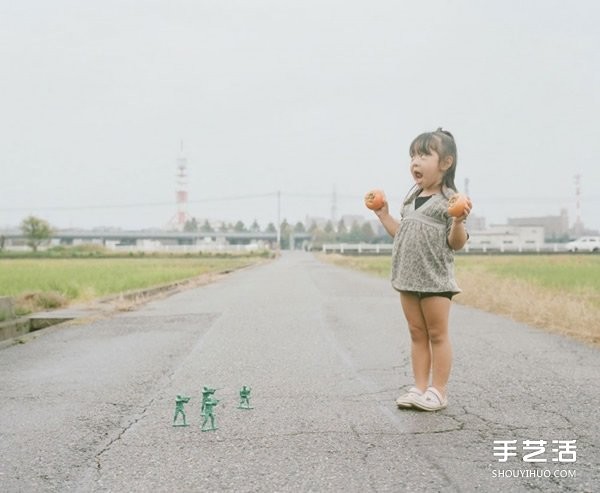 Cute little girl photography poses with simple creative ideas to make photos full of fun