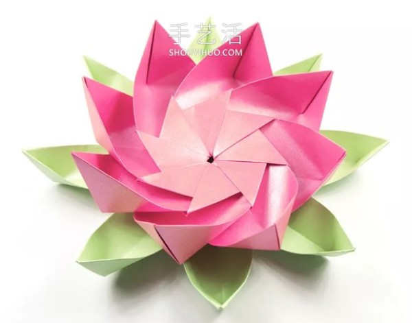 Video tutorial on origami eight-petaled lotus including how to fold petals and leaves