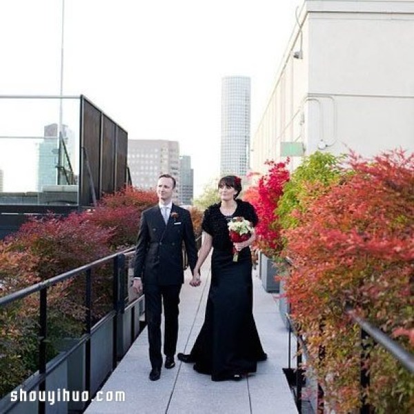 Who said a black wedding dress must be white, sexy and elegant