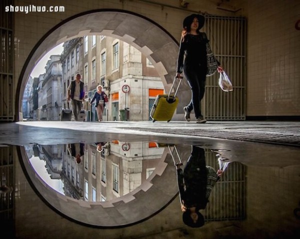 City reflection photography, a pool of water becomes the most beautiful supporting role! 