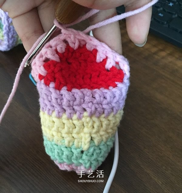 Sweet as candy! Crochet socks suitable for half-year-old babies