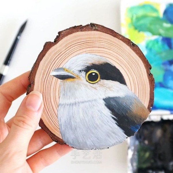 The artist spent 100 days painting 100 species of birds on wood chips