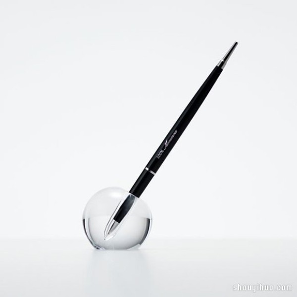 Mizutama A glass pen holder design that is as beautiful as a teardrop