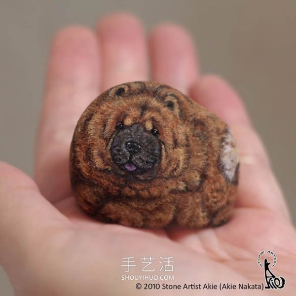 Japanese artist transforms ordinary rocks into highly realistic animals